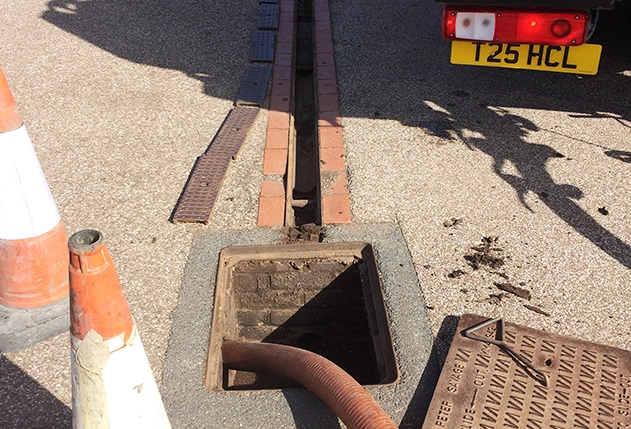 Hydro Cleansing - London Sewer Specialists - Gully - Image 3